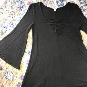 Black bell sleeve top✨